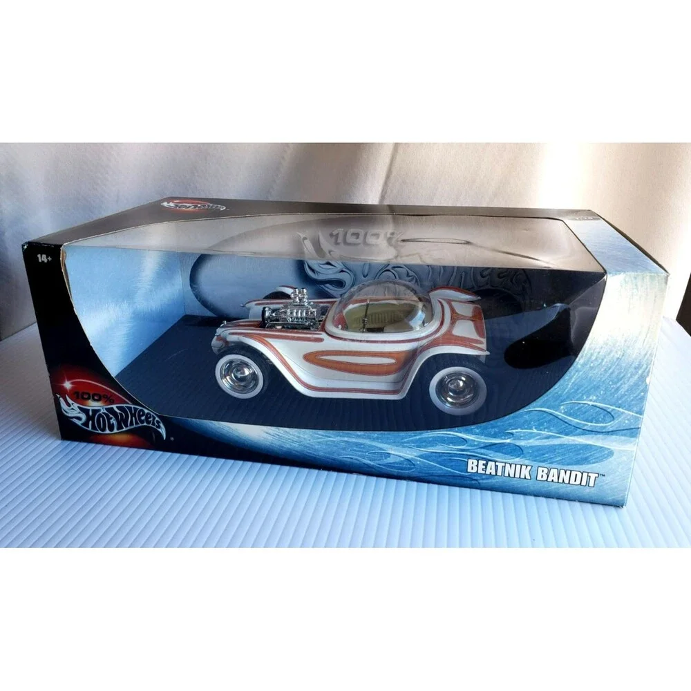Vintage 2002 Hot Wheels 100% BEATNIK BANDIT White 1/18 WHITE LINE REAL RIDERS!